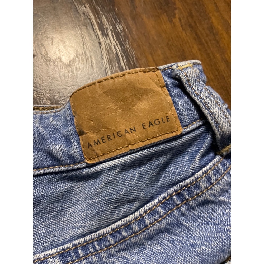 American Eagle Highest Rise Mom Shorts Distressed Denim Blue Size 8 - Picture 3 of 5